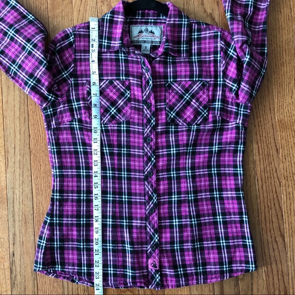 Legendary Whitetails Flannel - Size Small - Picture 8 of 9